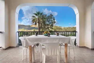 Image de Appartement \"Dolphin Apartment 1\" avec balcon privé, jardin partagé & Wi-Fi