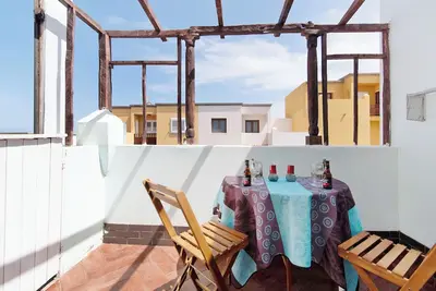 Image de Appartement \"Playa del Hombre\" avec vue sur mer, terrasse privée et Wi-Fi.