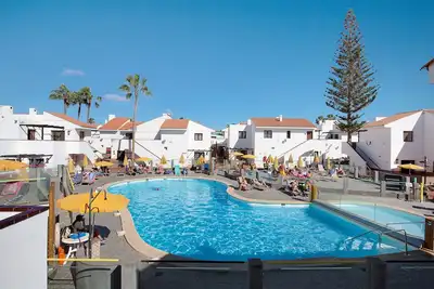 Image de Apartamento \"Galcanary\" avec vue sur les montagnes, piscine et Wi-Fi