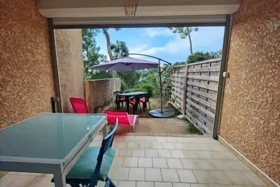 Image de Studio au calme avec terrasse proche de la mer