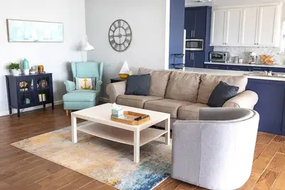 Image de Cozy Lakehouse Retreat on open water, large dock, updated interior, & exterior!