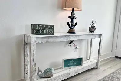 Image de Water View/ 1/2 block from the beach Beautiful Cottage