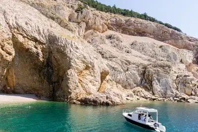 Image de Appartement + voyage en bateau gratuit + 2 VÉLOS + air con. + WiFi + Ps4