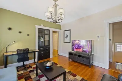 Image de Cozy Large House close to Tufts/Harvard/Mit 4br