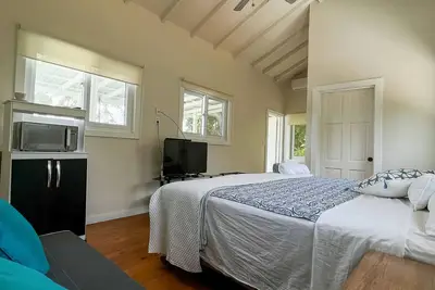 Image de Suite# 1. Room just 4 min walk to West Bay Beach