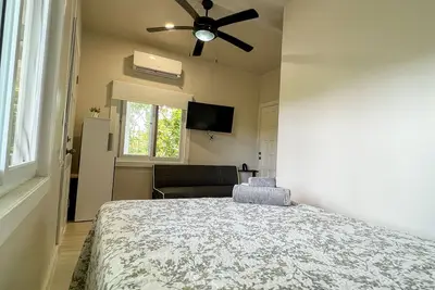 Image de Suite#3 Nice Room walking distance to West Bay Beach