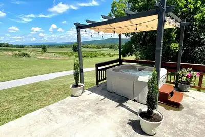 Image de Wine Weekend Getaway: Steps to Winery & Battlefield w/ Mountain Views & Hot Tub!
