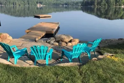 Image de Paudash Lake 3 Bedroom, 4 Season Cottage w/ Hottub