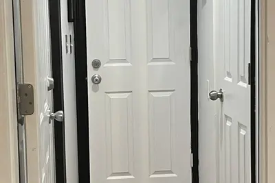 Image de Stunning Studio near airport and major highways!