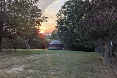 Image de The Hive - Yurt on Hobby Farm
