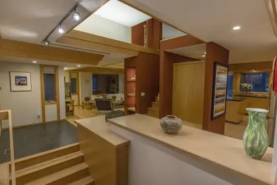 Image de Mid-Century Modern Retreat on Private 10 Acres with 1-Acre Pond & Nature Trails.