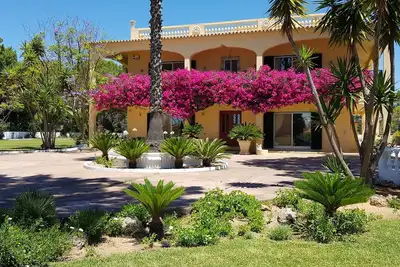 Image de Stunning Large Luxury Villa - Private Pool-Games Room-Cinema-Gym-Hot Tub & Bar