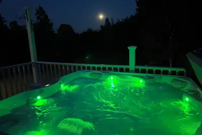 Image de Couples Villa Retreat w/85” Sony Hd 8k Tv Pool table New Jacuzzi Spa & Game room