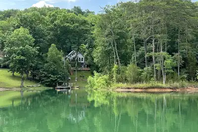 Image de Quiet Cove on the Quiet Side of the Lake