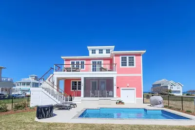 Image de Gorgeous water views, a private swimming pool & easy access to private beach!