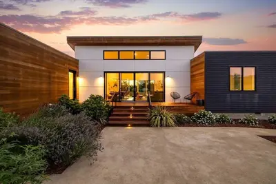 Image de Year-Round Heated Pool | Hot Tub | Fire Pit | Huge Lawn | Vineyard Views