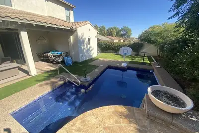 Image de Spacious 5 bedroom Verrado home, sleeps 12, only 22 miles from Glendale stadium