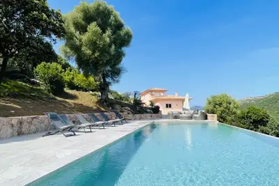Image de Villa avec piscine chauffée (13x5) & sauna, grand parc, vue sur Santa Giulia