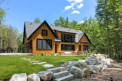 Image de Cedar Lane Lodge - Luxury Lake House