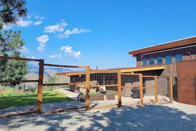 Image de Nanasu-Set on 20 acres with Outstanding Views of the Methow!