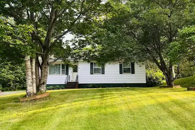 Image de Millinocket- Spring fishing near by, Atv from the driveway, canoe, hike and bike