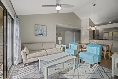 Image de Kingston Richmond Pk 20f 2nd floor w/pool & beach