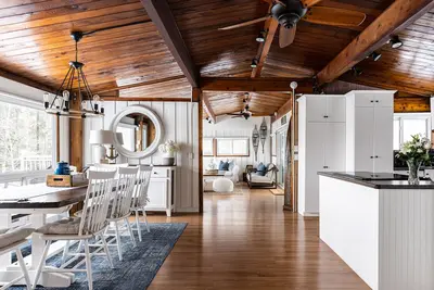 Image de Gorgeous Muskoka Lakes Cottage with Amazing Views & Wood Burning Fireplace