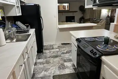 Image de North Jackson remodeled home in very safe and convenient neighborhood. Sleeps 4