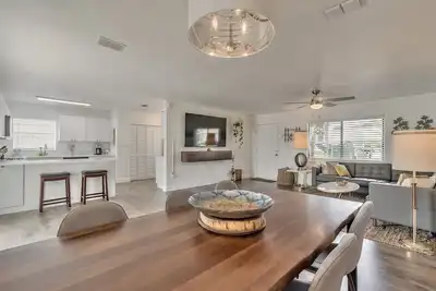 Image de Newly remodeled house just steps away from the Fl Intracoastal with boat parking