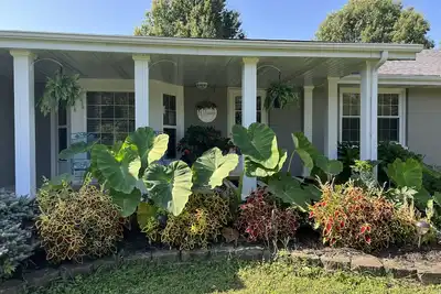 Image de Backyard Oasis! Cozy and charming 60s Brick ranch with relaxing gazebo over pond