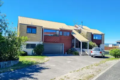 Image de Close to town family home