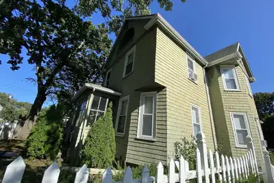Image de 6 bedroom house in a quiet and convenient neighborhood