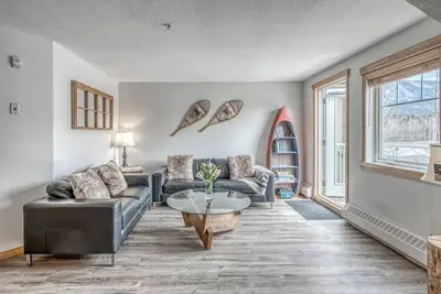 Image de Spacious Condo, Great Location & Mountain Views