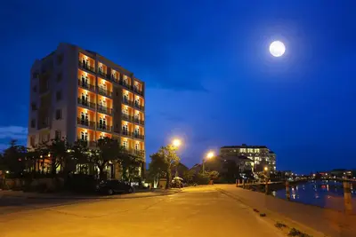 Riverfront Room 1. 5m walk from Hoi An Ancient Town