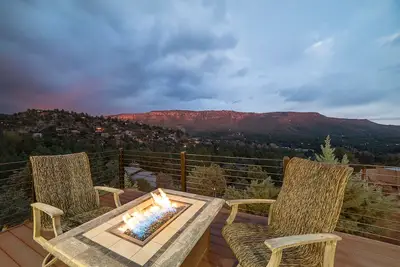 Image de Views! Custom Modern Mountain Home with Breathtaking Views!
