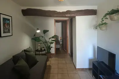 Image de T2 chaleureux au cœur d'un village pittoresque