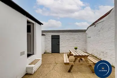 Image de 45 The Square Apartment 1 - Pet Friendly Ground Floor Apartment