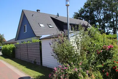 Image de Luxurious Fh near the dike, sauna, fireplace, garden, beach chair (8 adults & baby)