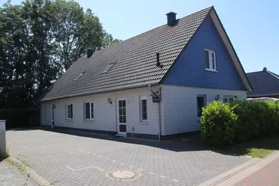 Image de Luxurious Fh near the dike, sauna, fireplace, garden, beach chair (8 adults & baby)