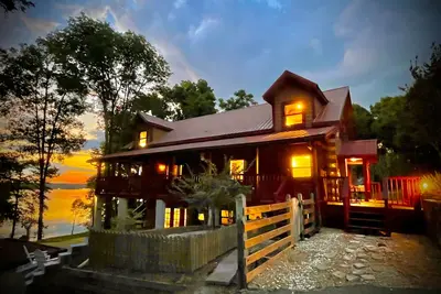 Image de Lakefront log cabin over looking Walter George Reservoir, aka Lake Eufaula, Al