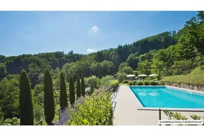 Image de Maison en style Toscan immergée dans la nature