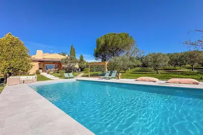 Image de Indépendant 200m2, 5 chambres, piscine chauffée 15 x 5m, 5000m2 de jardins.