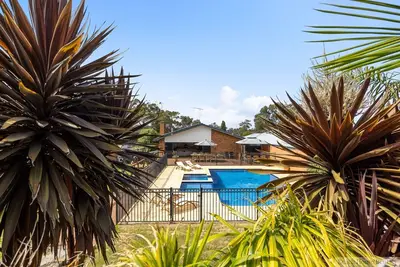 Image de Panorama Super Sized Outdoor Heated Pool & Spa Entertainer, Tootgarook