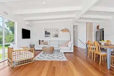 Image de Get set to enjoy the perfect summer getaway (Sleeps 8)