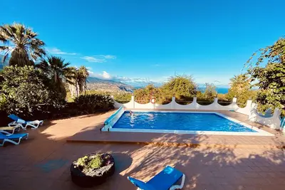 Image de Spacious characterful villa with spectacular views in quiet rural setting.
