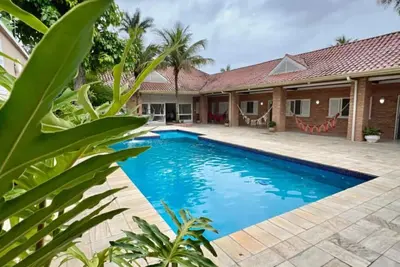 Image de Large House With Pool Guaruja