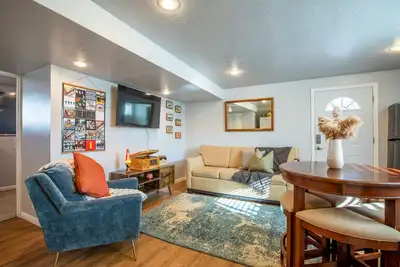 Image de Retro Retreat - Full Kitchen, Near Downtown Slc.