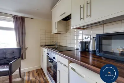 Image de 45 The Square - Apartment 4 - North Bay apartment close to the cricket ground.