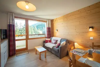 Image de À 5m des pistes de ski, 4ème étage, vue montagne, balcon, télévision, casier à ski, 25m², Valmorel