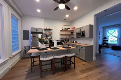 Top floor condo! Just a short walk to Otr, Fountain Square, and the Stadiums!